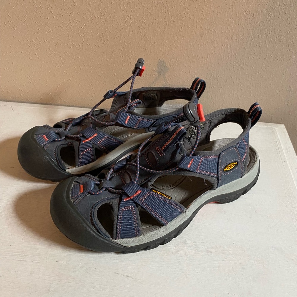 Keen Sandals Womens 7.5
Venice H2 Hiking Fisherman
Blue Comfort Low Top
1010978